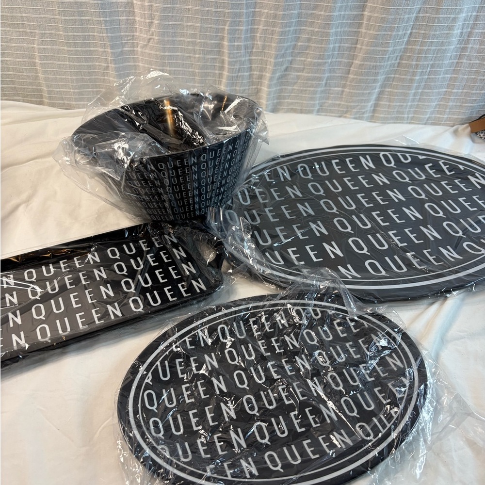 Sassy Jones Black and White Melamine Serving Set - Picture 2 of 8